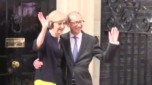 "Nadchodzi dla nas czas wielkiej zmiany". Theresa May już na Downing Street