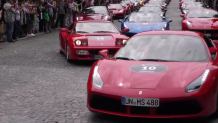 Zjazd miłośników Ferrari w niemieckiej Fuldzie. Ksiądz poświęcił 100 aut
