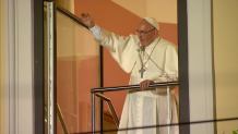 "Dobry wieczór!" Franciszek pojawił się w "oknie papieskim" przy Franciszkańskiej 3