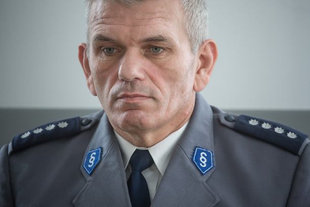 Tucholska policja ostrzega mieszkańców przed oszustami