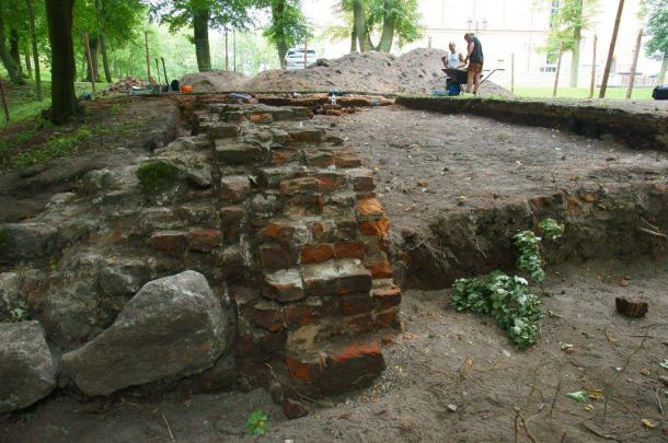 Jak pracują archeolodzy? Na czym polega ich zawód? Sprawdź to w Człuchowie