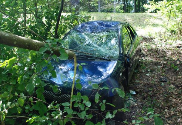 Toyota wypadła z drogi. Ranna kierująca