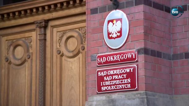 Sąd zwolnił z aresztu kierowcę, który usiłował przejechać innego. Mężczyzna zaatakował ponownie.