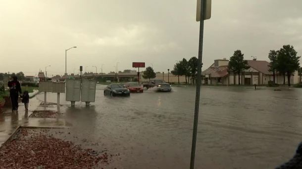 Zniszczenia po nawałnicy z gradobiciem w Colorado Springs