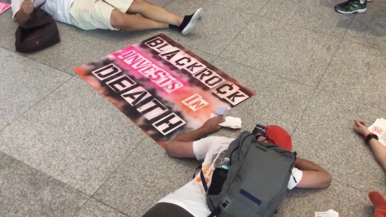 Geje przeciwko broni. Protest społeczności LGBTQ przed siedzibą Blackrock w Nowym Jorku