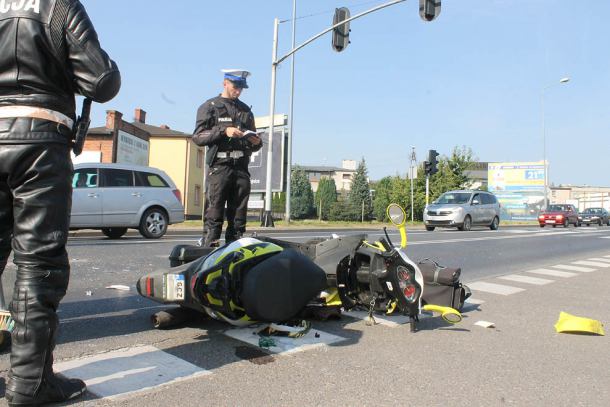 Zderzenie osobówki z motorowerem na Bytowskiej w Chojnicach