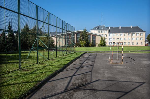 Boisko przy Szkole Podstawowej nr 5 w Chojnicach w końcu doczeka się modernizacji