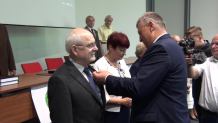 Jerzy Szwankowski z Tucholi  z medalem od prezydenta RP