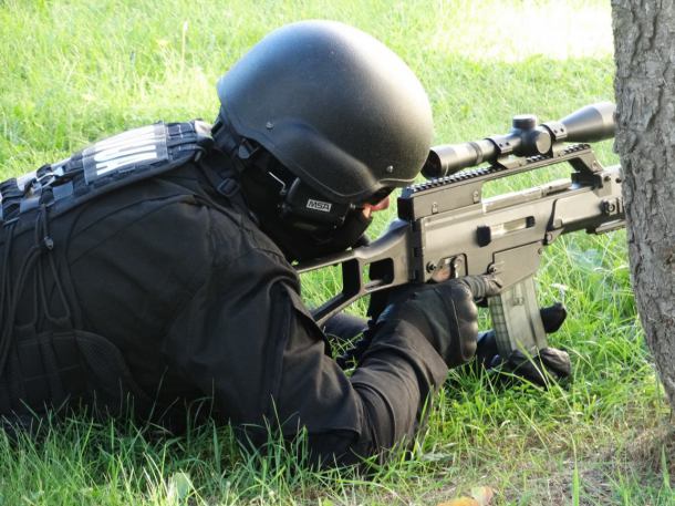 Atak terrorysty w starostwie i Urzędzie Miejskim w Sępólnie. Widowiskowe ćwiczenia (FOTO)