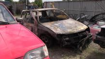 Pijani 18-latkowie podpalili rozblite auto, uciekli i zostawili koleżankę na pewną śmierć