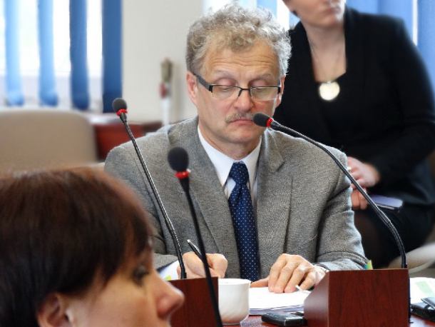 Fotel prezesa szpitalnej spółki za rezygnację z wyścigu o urząd starosty?