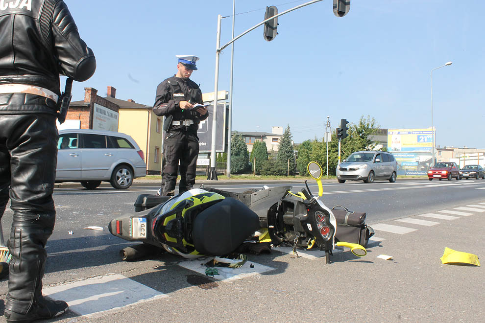 Zderzenie osobówki z motorowerem na Bytowskiej w Chojnicach