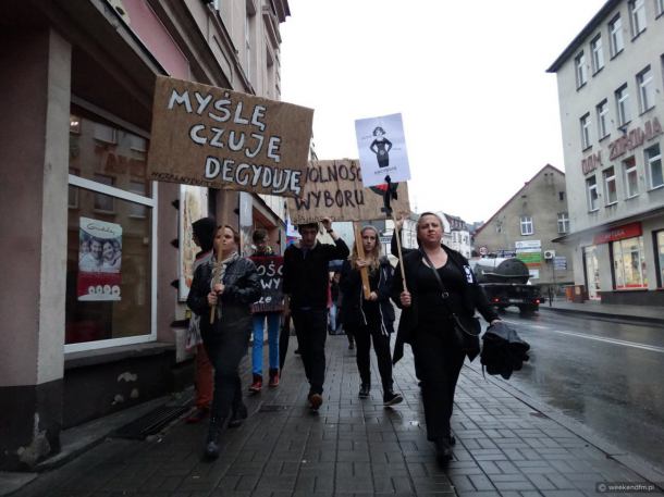 Sępólno: policja przesłuchuje uczestników "czarnego protestu"