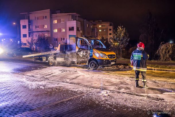 Na ulicy Wielewskiej spaliła się laweta (FOTO)
