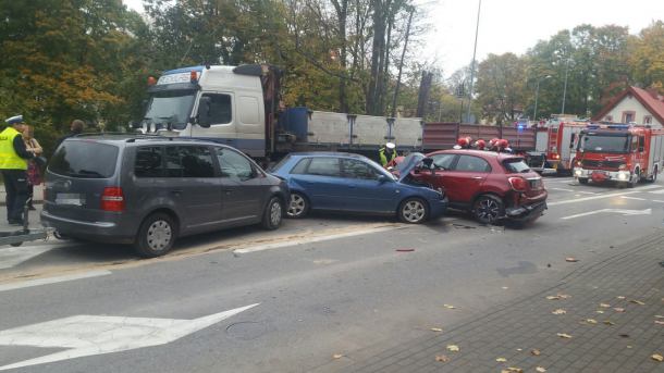 Wypadek z udziałem 5 samochodów w Bytowie