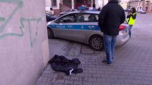 Uliczna awantura z użyciem noża we Wrocławiu. Kilka osób w szpitalu
