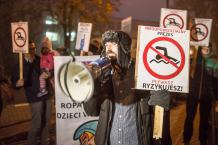 Pikieta przeciwników prezesa Palucha została zakrzyczana przez kontrmanifestację (FOTO, WIDEO)