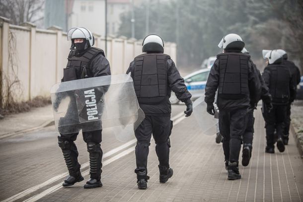Policjanci ćwiczyli jak opanować rozróbę na stadionie (FOTO)