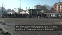 Domniemany sprawca zamachu w Berlinie zastrzelony w Mediolanie. Fotoreporterzy fotografują ślady krwi