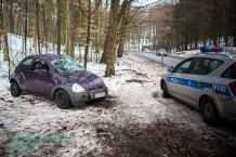 Policja szuka kierowcy auta, które dachowało w Wolności