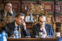 Czy rodzice przeniosą dzieci, czy będą protestować?