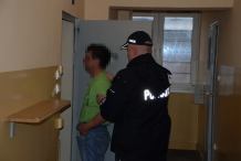 Pijani mężczyźni znieważyli policjantów 