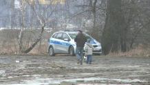 Policjanci postrzelili kobietę. "Zaczepiała przechodniów, rzuciła się na funkcjonariuszy grożąc im śmiercią"