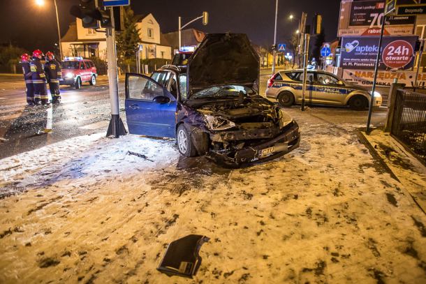 Zderzenie osobówek na skrzyżowaniu ulic Gdańskiej i Drzymały w Chojnicach (FOTO)