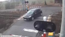 Pociąg staranował auto. Wstrząsający wypadek na przejeździe kolejowym w Czerwionce-Leszczynach