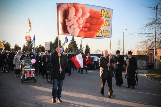 Środowiska katolickie w Chojnicach przeciwne refundowaniu in vitro. Piszą list otwarty do władz miasta