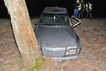 Powiat kościerski: wypadek motorowerzysty i zderzenie mercedesa i golfa