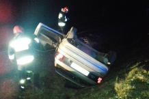 Uciekał przed policją i dachował. Był pijany i nie miał prawa jazdy