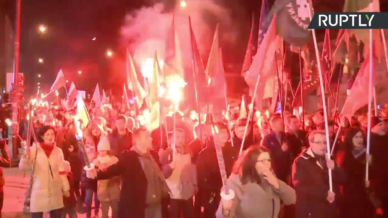 Środowiska narodowe uczciły pamięć o Żołnierzach Wyklętych marszem z pochodniami ulicami Warszawy