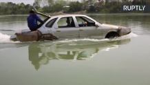 Nie tylko Polak potrafi. Mechanik z Chin zamienił złom w amfibię