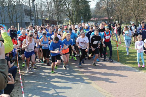 Bieg "Razem dla autyzmu". W Charzykowach wystartowało około 200 biegaczy