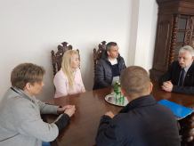 Spotkanie z wicewojewodą w Bytowie. Z powodu zmian w sieci szkół