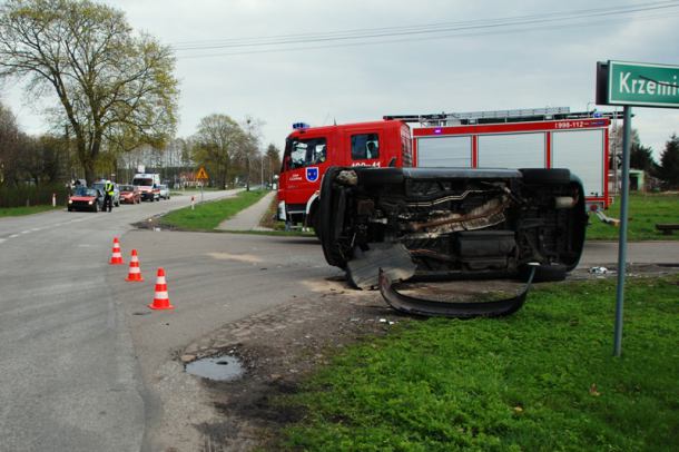 Cztery osoby ranne w wypadku drogowym w Wyczechach w gminie Czarne