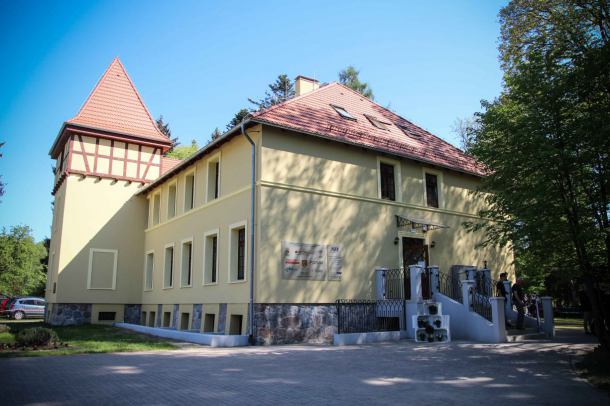 Eko Szkoła Życia w Wandzinie kończy 25 lat. Pacjenci mają wyremontowany pałac