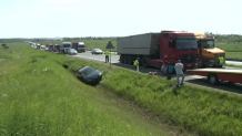 Limuzyna BOR w w rowie, funkcjonariusz w szpitalu. "Kierowca ciężarówki nie zdążył wyhamować"