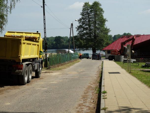 Remont ulic prowadzących do plaży w Kamieniu Krajeńskim (FOTO)