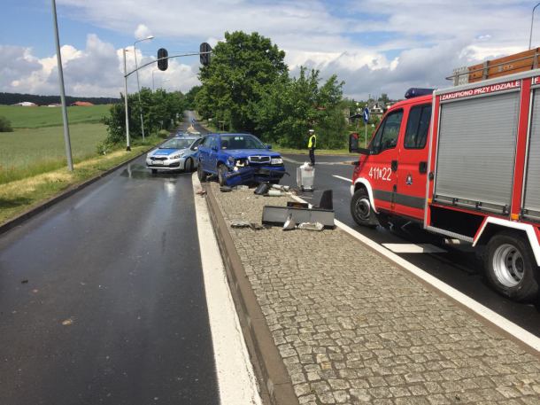 Zderzenie osobówki z samochodem ciężarowym w Chojnicach (FOTO)