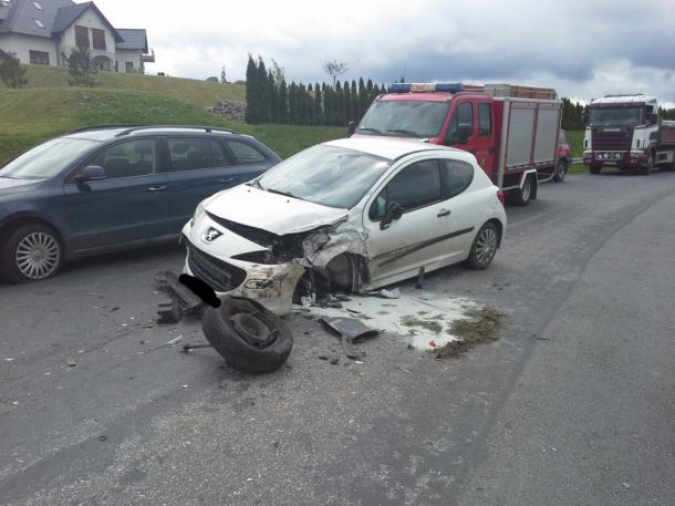 Jedna osoba poszkodowana w zderzeniu czterech aut na moście w Ciecholewach