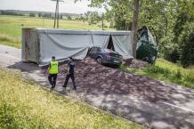 Zderzenie ciężarówki, auta dostawczego i osobowego (FOTO)