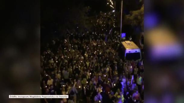 "Wolność, równość, demokracja!" Tysiące osób pod Sejmem i Pałacem Prezydenckim
