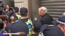 Początek procesu australijskiego kardynała oskarżonego o pedofilię. Do sądu eskortowało go kilkunastu policjantów