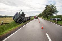 Zderzenie trzech pojazdów na drodze krajowej nr 25 (FOTO)