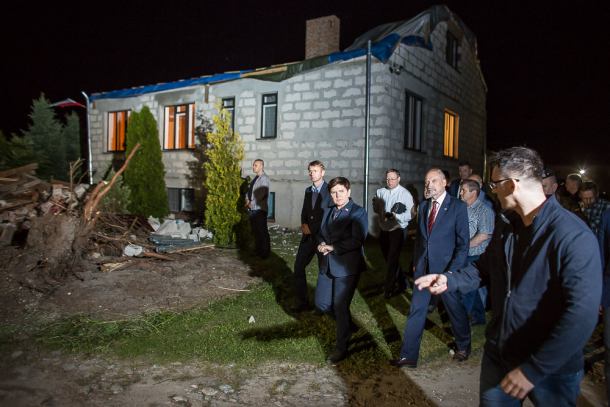 Konferencja premier Szydło w Czyczkowach: "Będziemy państwa wspierać, by przywrócić tutaj normalne życie"