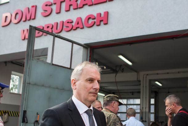 Szef MSWiA upomina wojewodę pomorskiego. "Niech mniej mówi, więcej robi"