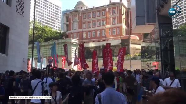 Wielotysięczne protesty przeciwko uwięzieniu prodemokratycznych działaczy w Hongkongu