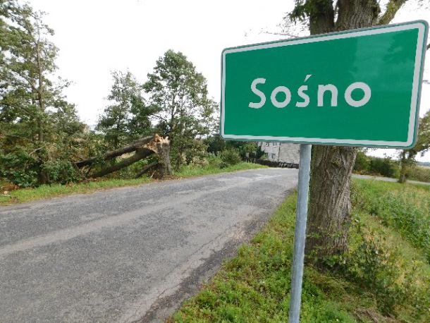 Małżeństwo ze Skoraczewa, w gminie Sośno, od czasu nawałnic śpi w samochodzie